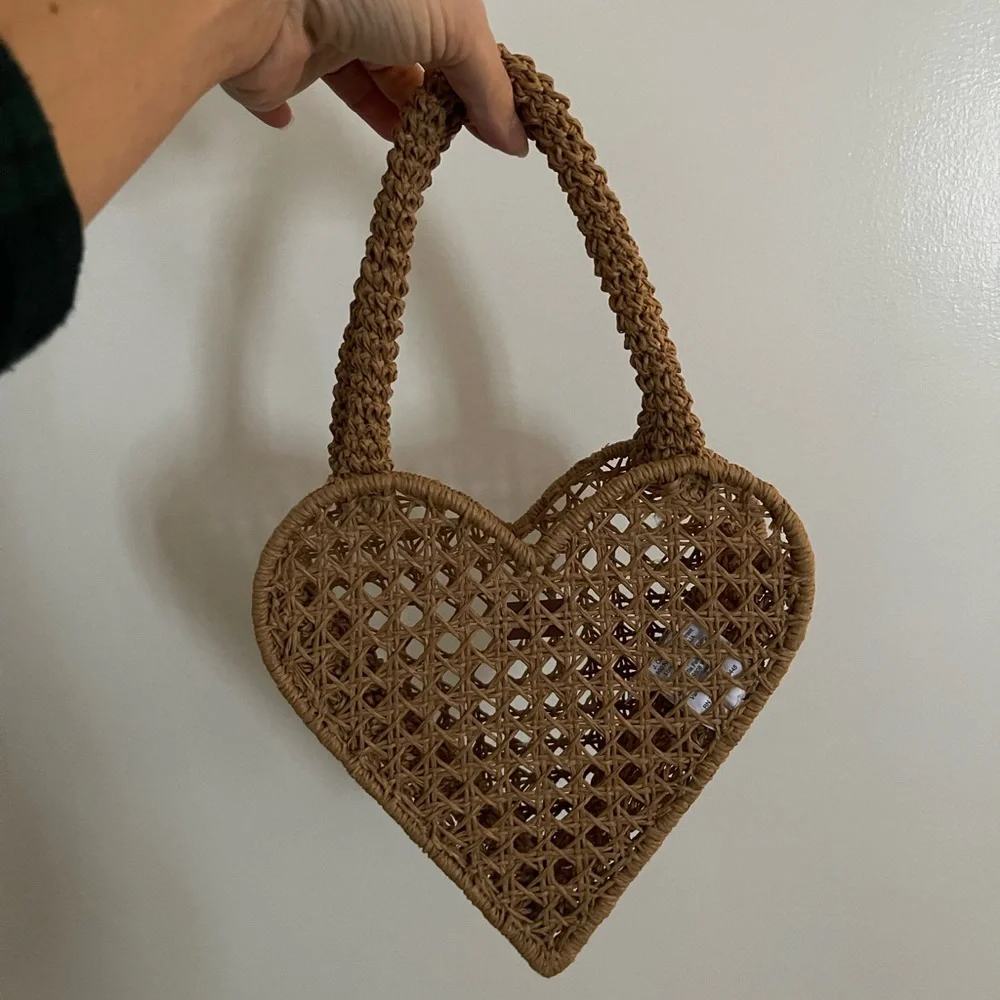 Chic Woven Heart Shoulder Bag in Tan - Picture 1 of 3